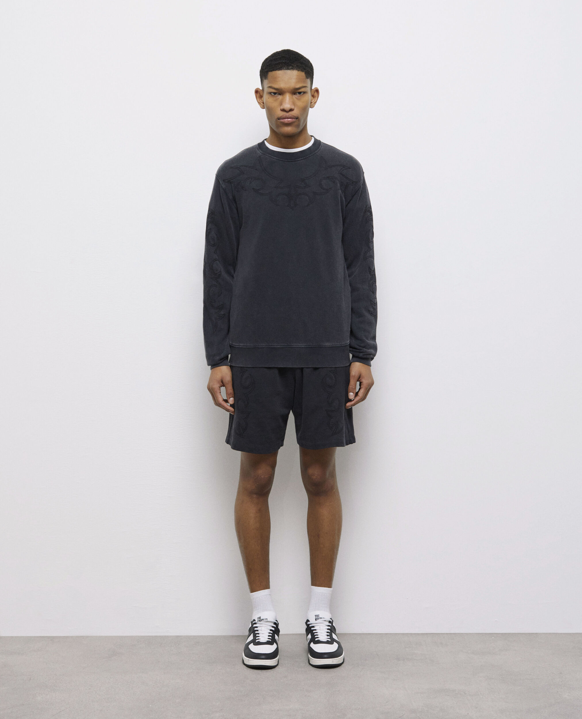 Sweatshirt noir avec broderie Western