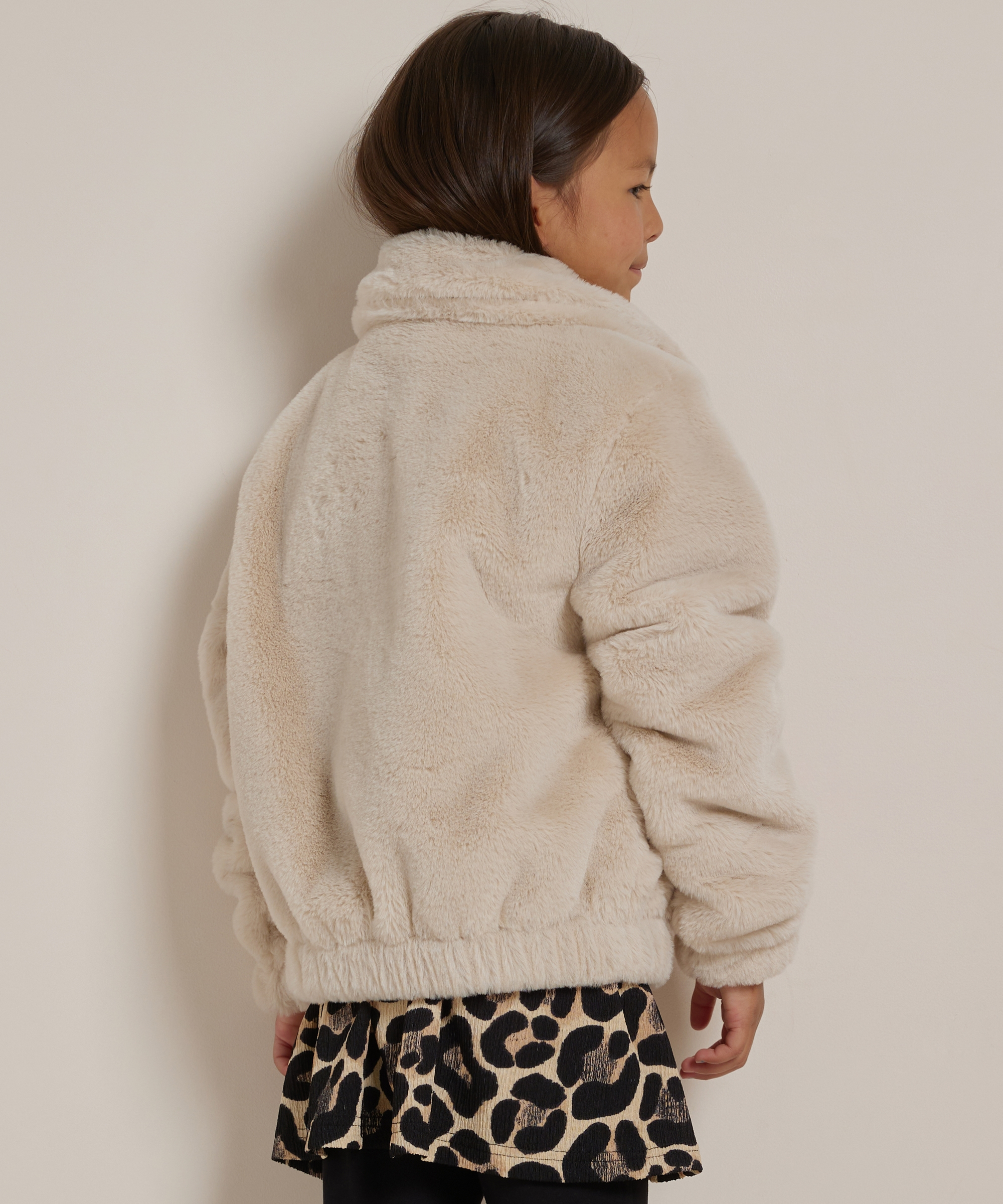fake fur jas met kraag