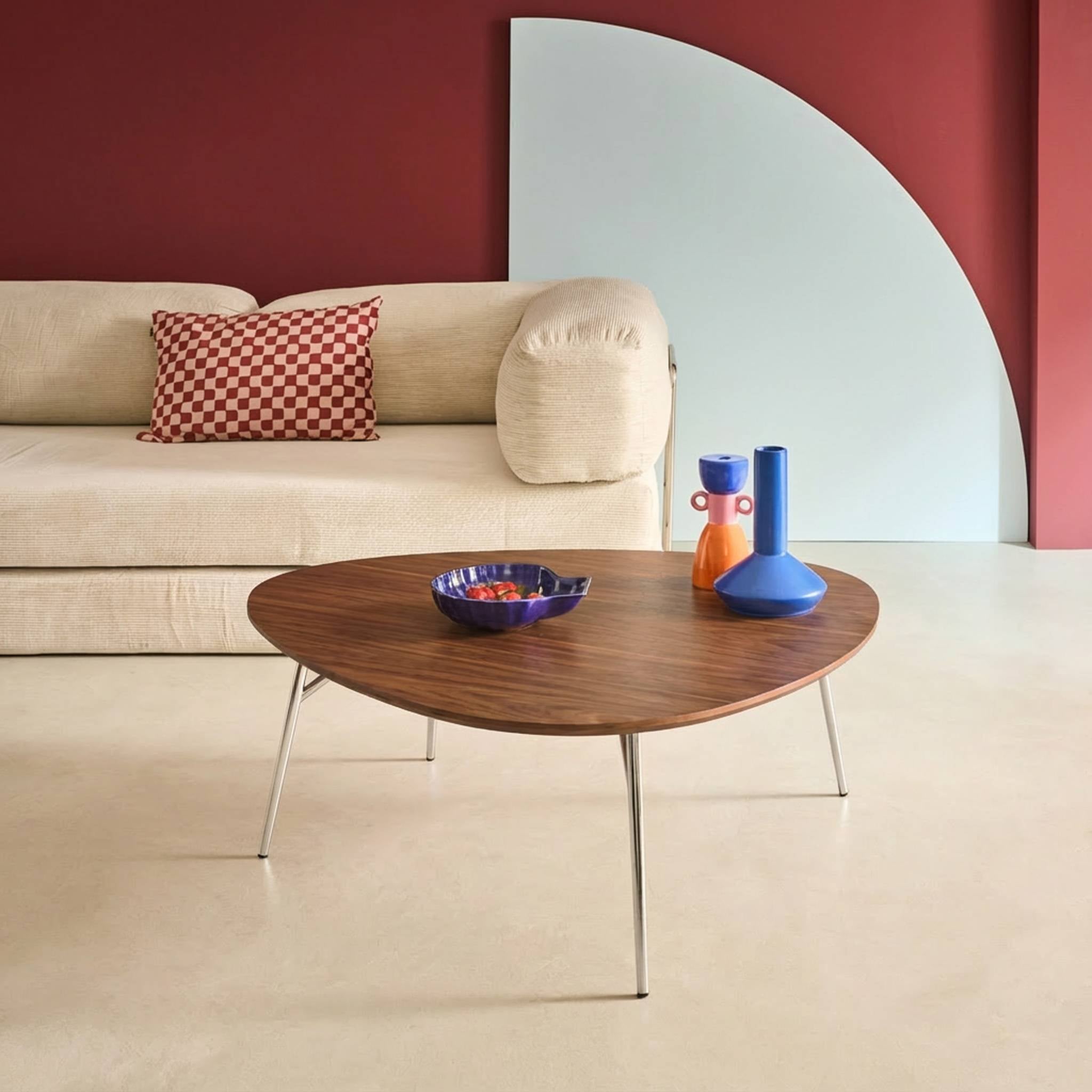 sweeek - Afgeronde driehoekige salontafel met houteffect en