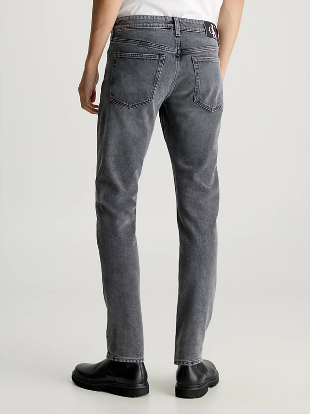 Calça jeans slim tapered