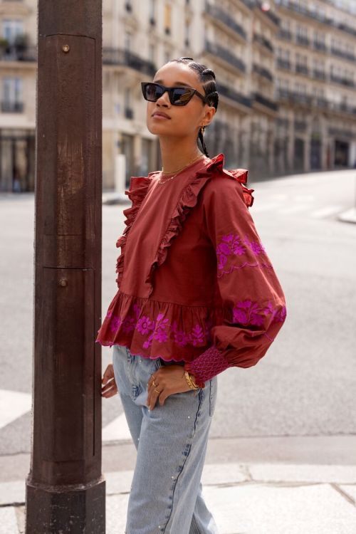 Roest-bruine top met fuchsia embroidery
