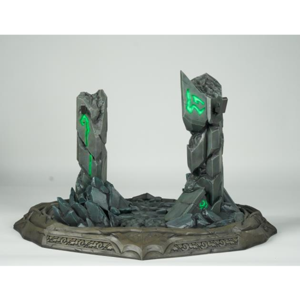 World of Warcraft- Warglaive of Azzinoth 2 units Replicas Scale 1/1 Bundle With Mount