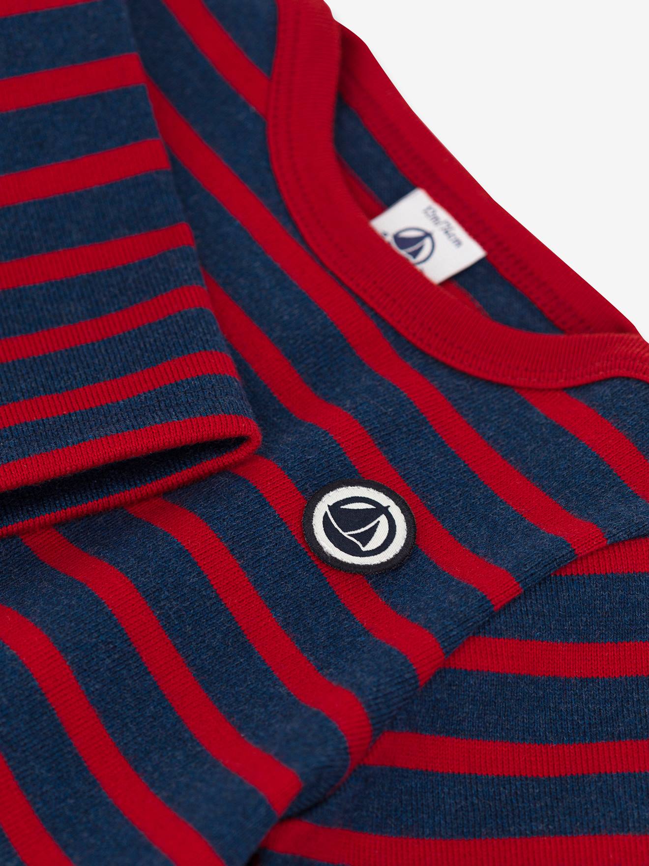 Suéter azul de tricô grosso estilo marinheiro para bebê