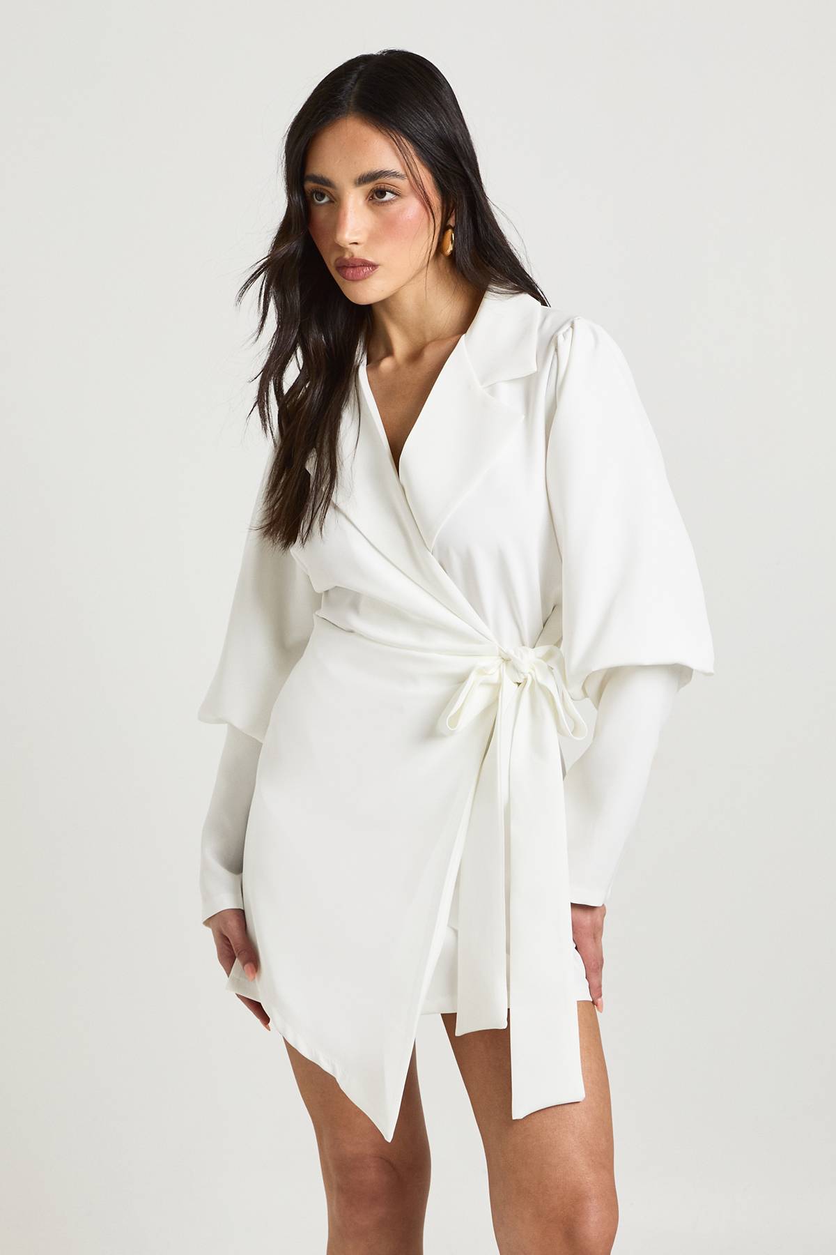 boohoo Robe Blazer À Manches Volumineuses Et Ceinture Nouée À La Taille