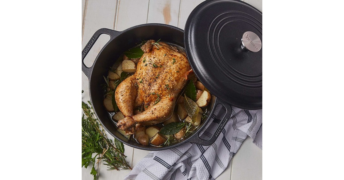 VictoriaDutch Oven, 26 cm 5,7 liter, Seasoned bak-/braadpan  (Zwart/zilver, Color+Kraft Cardboard Box)