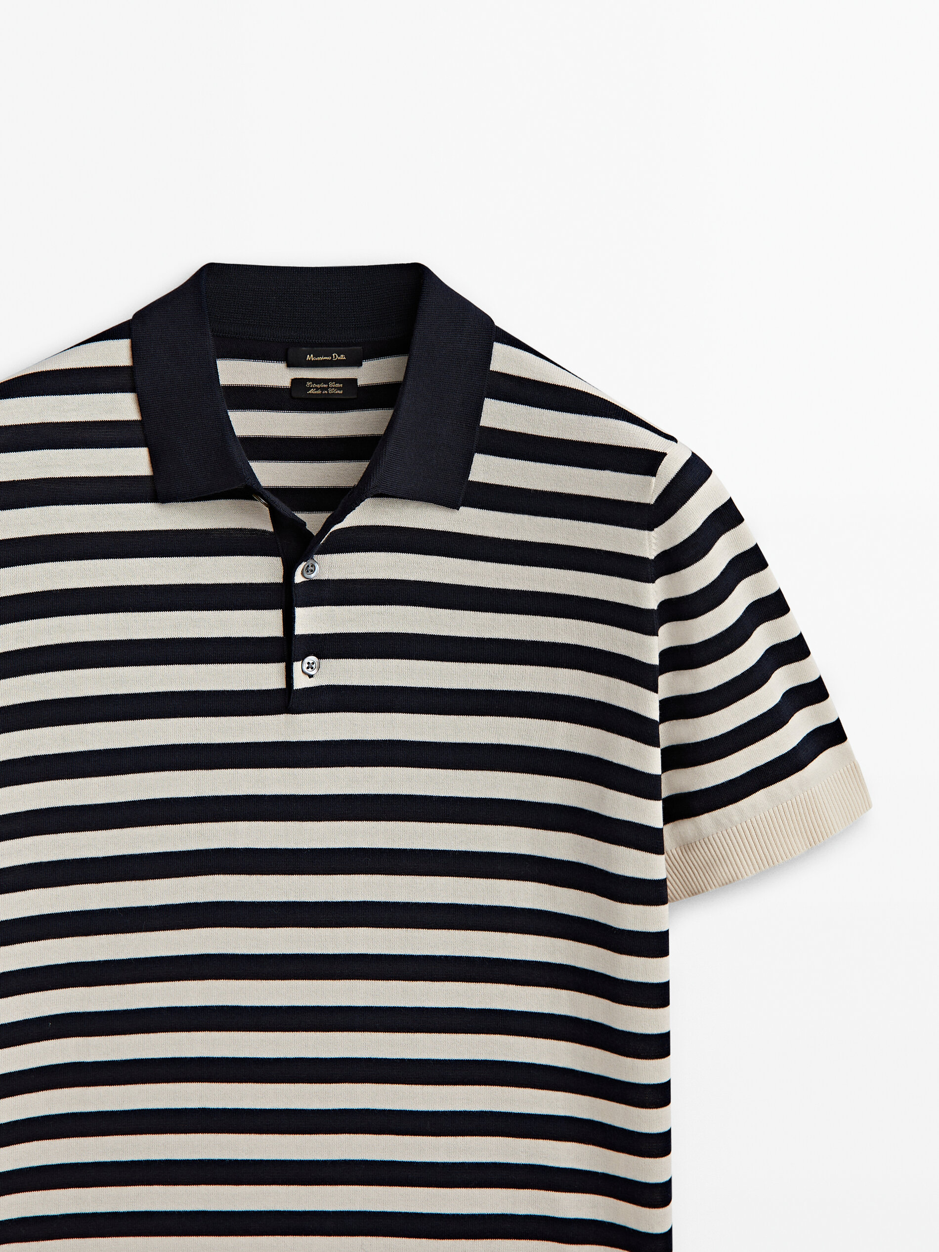 Camisa polo listrada com gola contrastante e mangas curtas - AZUL MARINHO