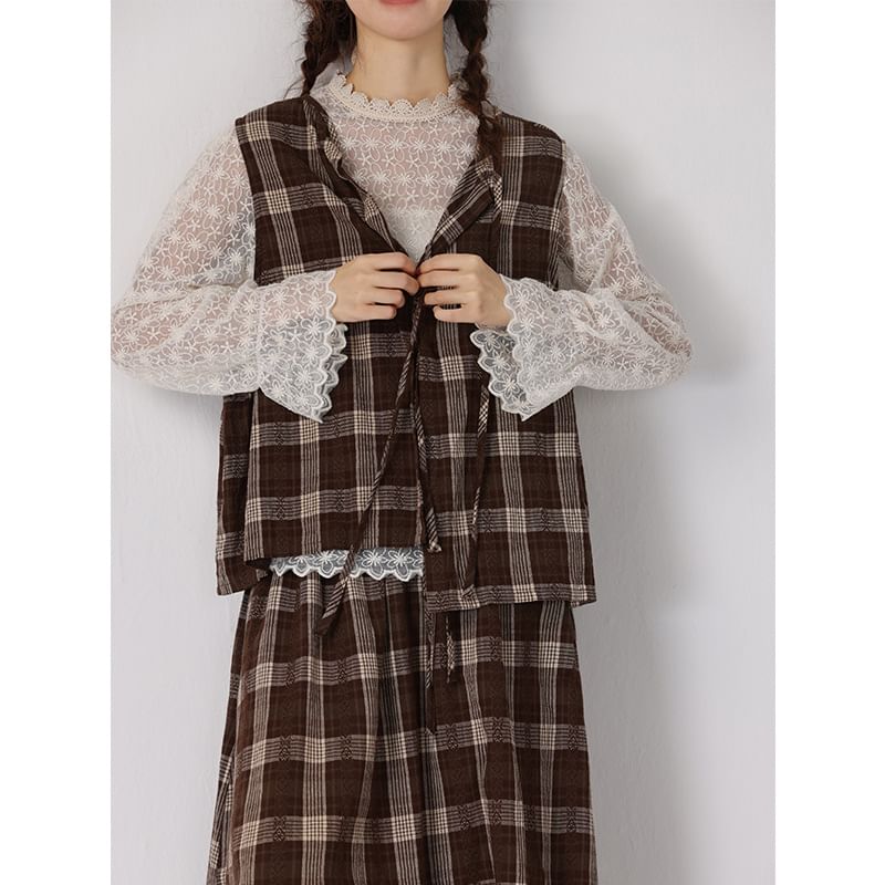 College Affair - Geruit vest met ronde hals en knoopsluiting