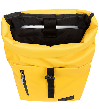 Eastpak Rucksack - aufgerollt - 23 L - Tarp Yolk