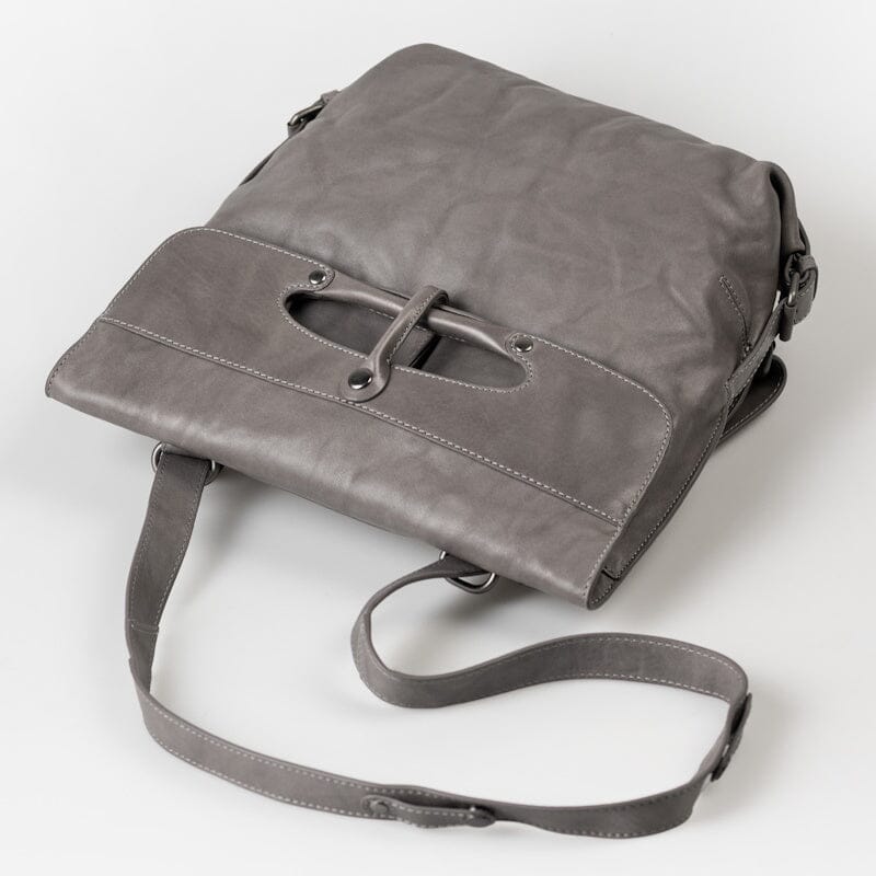 Aunts & Uncles Grandma's Luxury Club Backpack / Shoulderbag Mrs. Mince Pie Oyster Grey