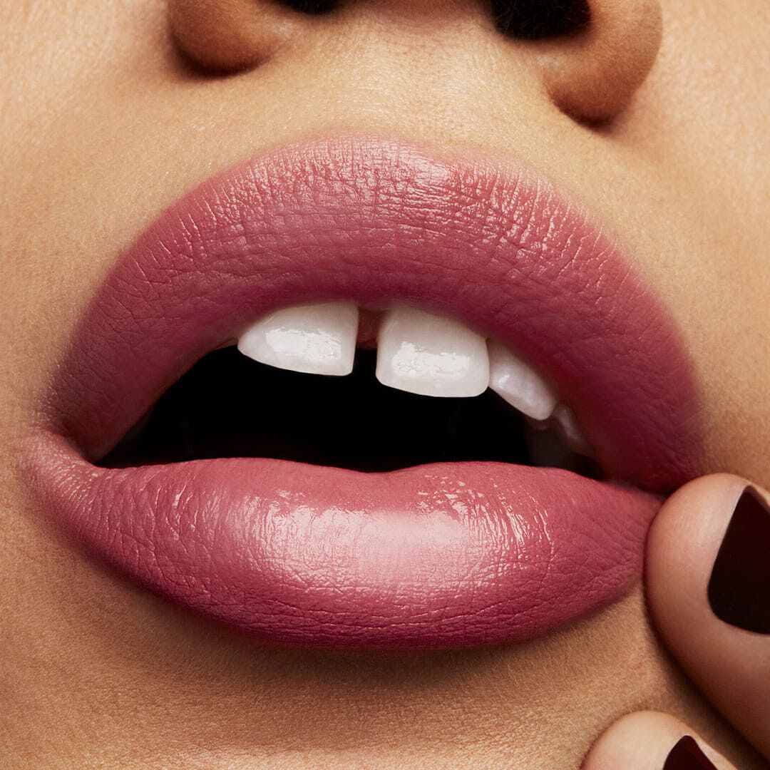 MAC  LOVE ME LIPSTICK