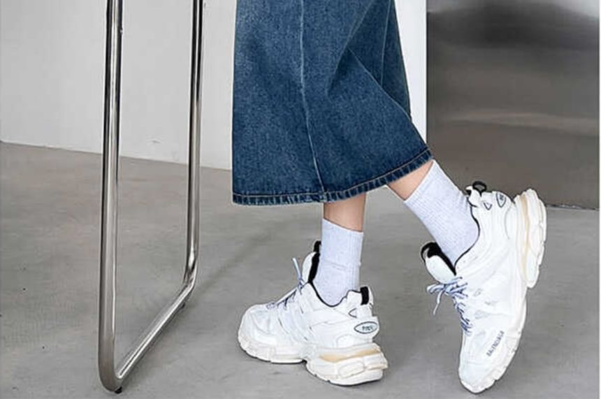Fushet - Mid Rise Washed Denim Shorts