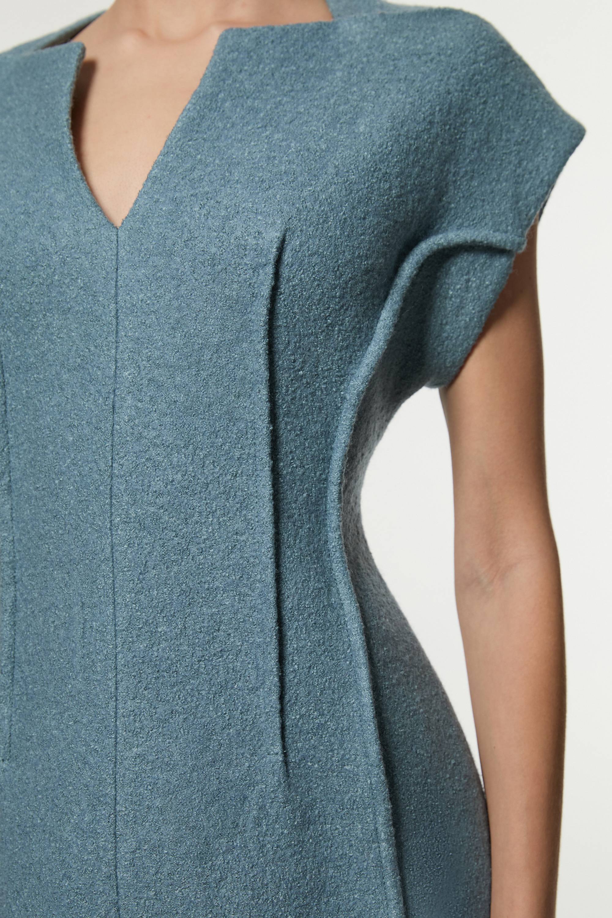 KarenMillen Robe midi texturée en mélange de laine cintrée et ajustée