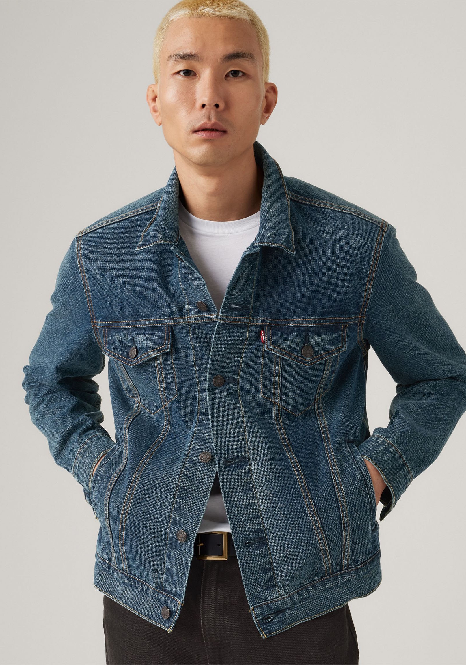 Levi's® Jeansjacke »VINTAGE FIT TRUCKER JKT« ohne Kapuze mit Knopfleiste