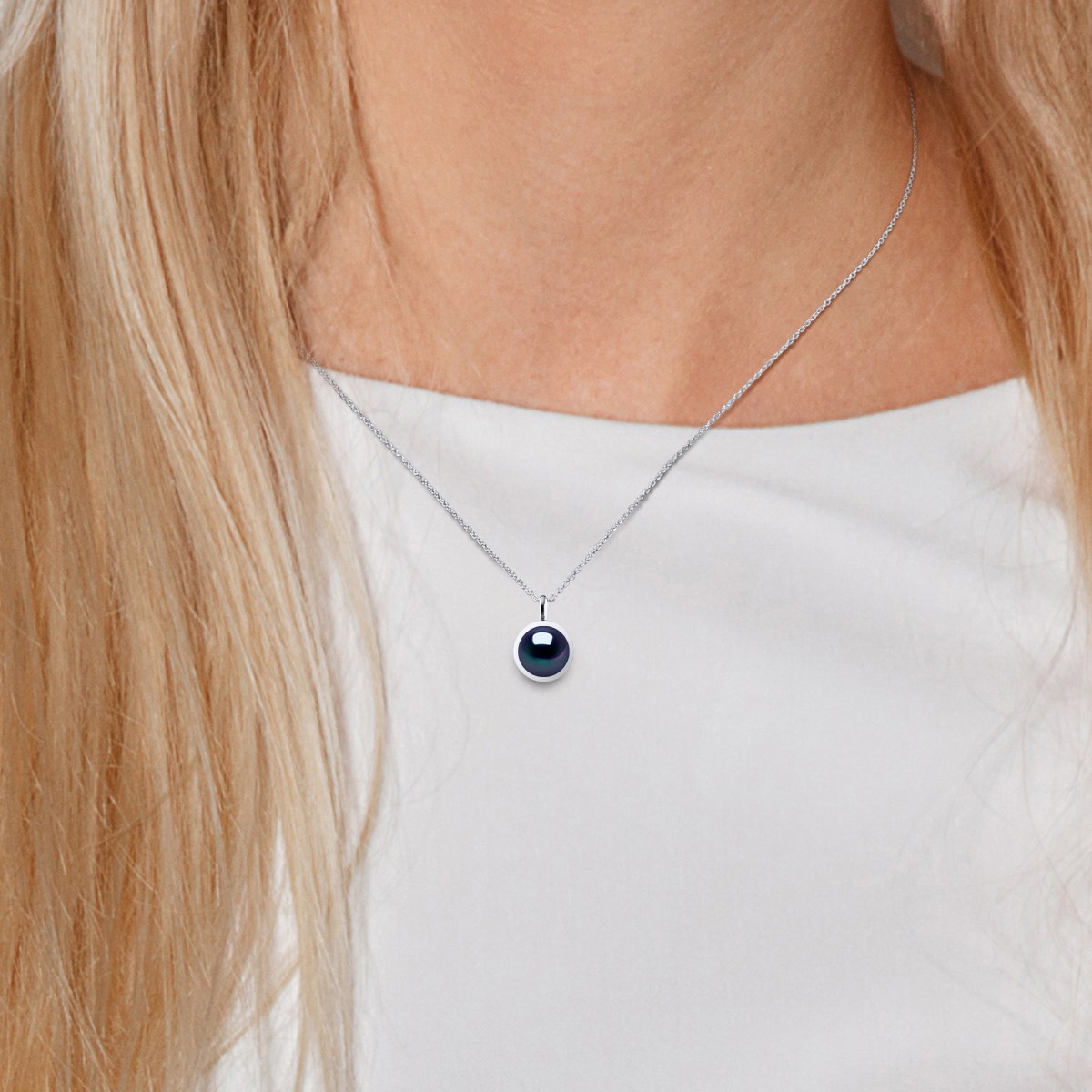 Collier Bélière Entourage Lisse - Véritable Perle de Culture d'Eau Douce Bouton 10-11 mm - Black Tahiti - Or Blanc