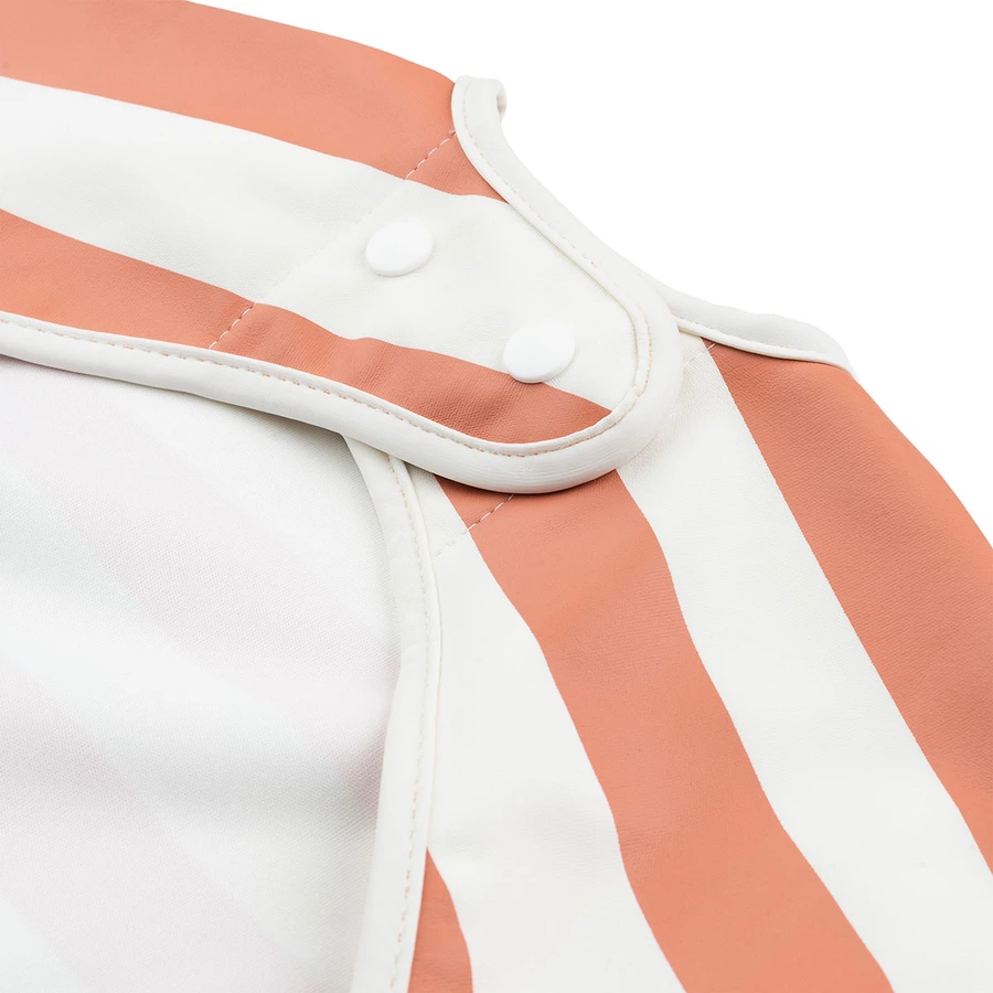 Done by Deer™ Ärmeltaschen-Lätzchen Stripes papaya