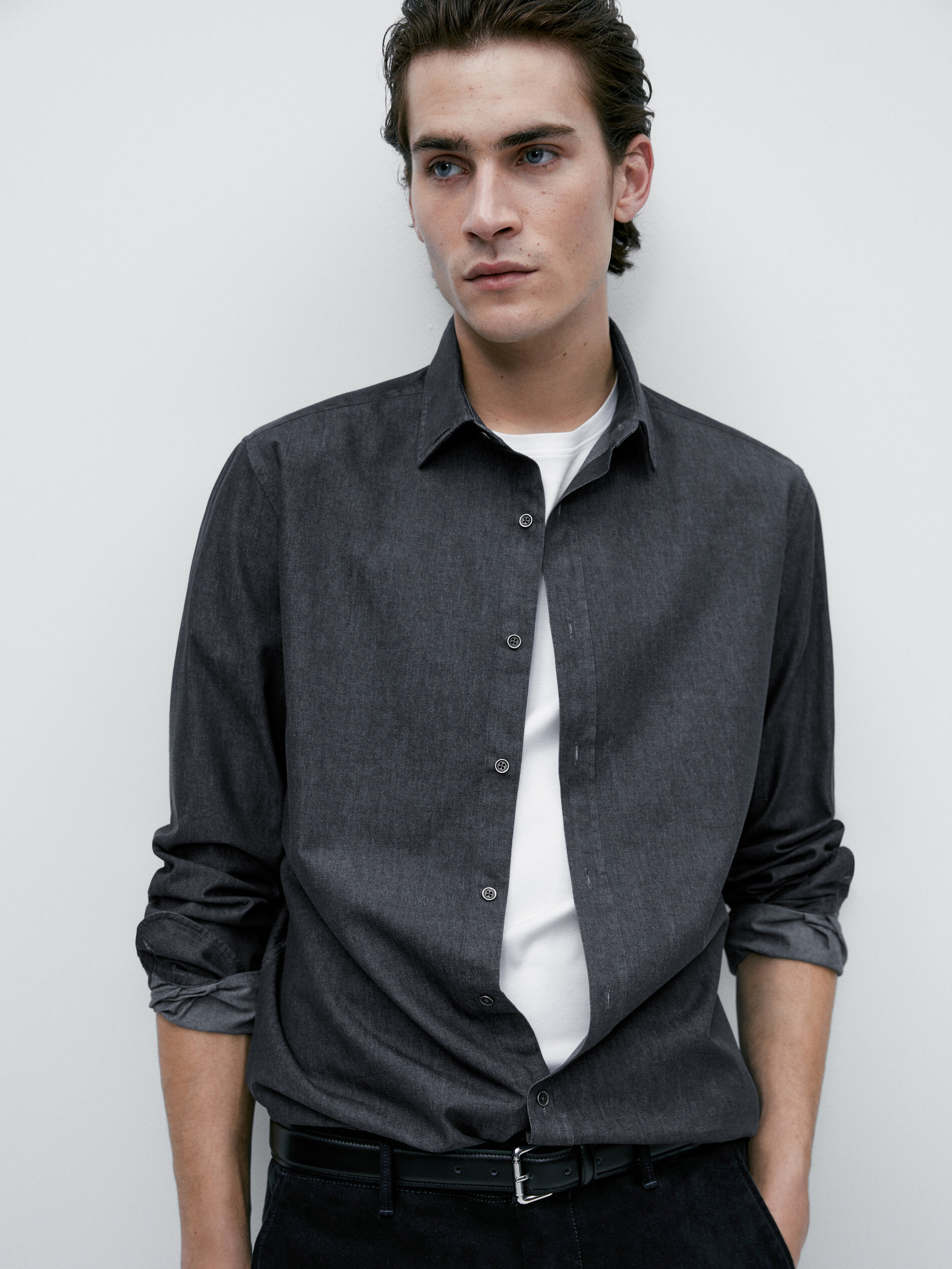 Camisa jeans de algodão lavado com modelagem regular - AZUL MARINHO
