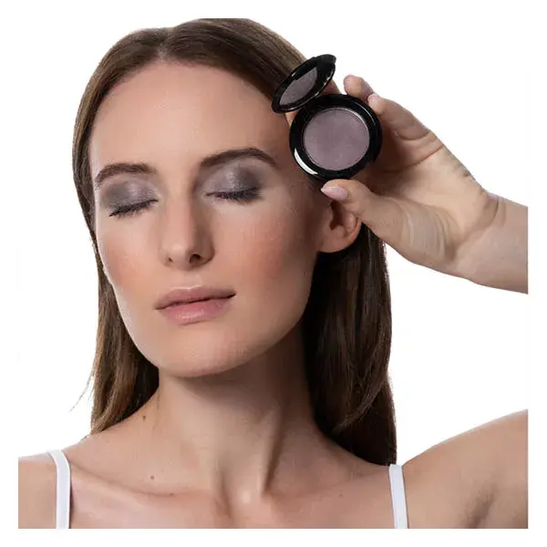 Sombra para olhos T.LeClerc em tom taupe vibrante.
