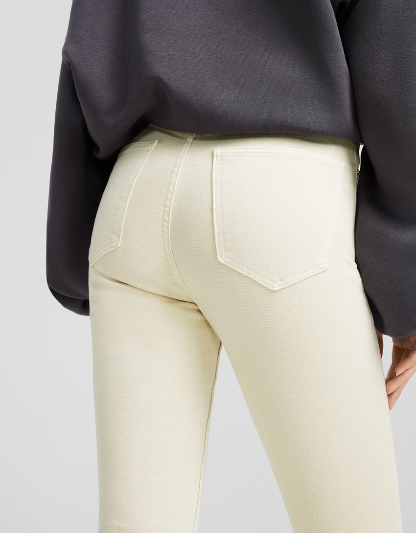 calça jeans skinny de cintura super alta