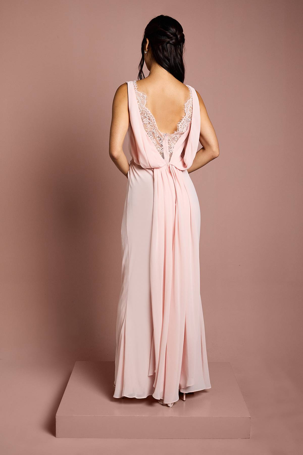 Coast Robe Longue de Demoiselle d'Honneur en Satin avec Détail Dentelle au Dos