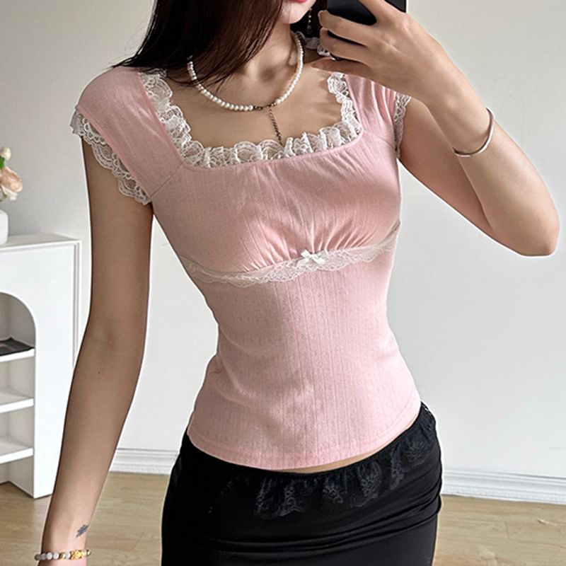 Sosana - Slim-fit crop top met vierkante hals en kanten rand