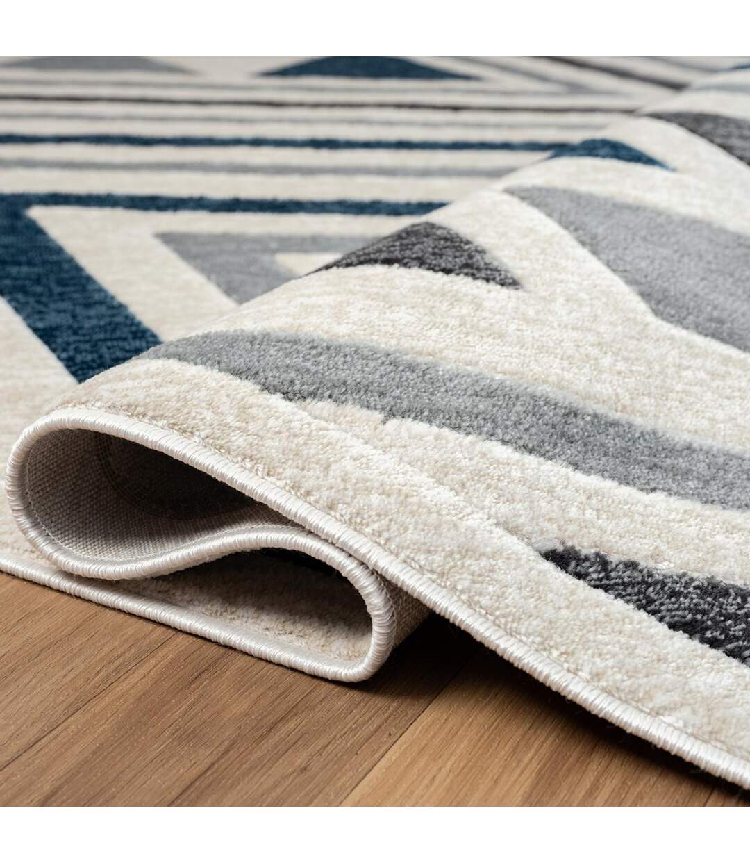 Tapis moderne SOLGA B en polypropylène doux et soyeux OEKO TEX