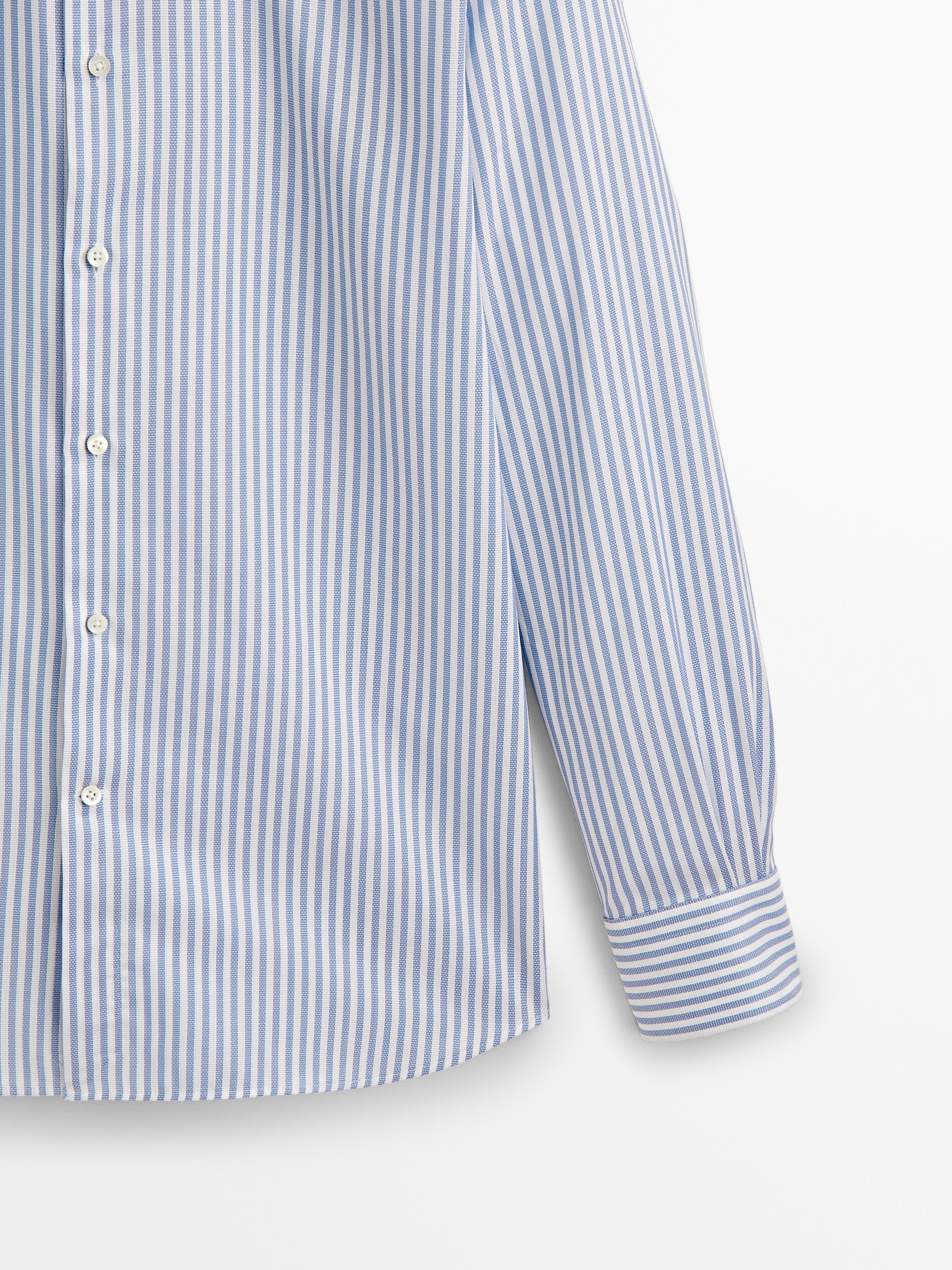 Camisa listrada, estrutura fácil de passar, modelagem slim - AZUL
