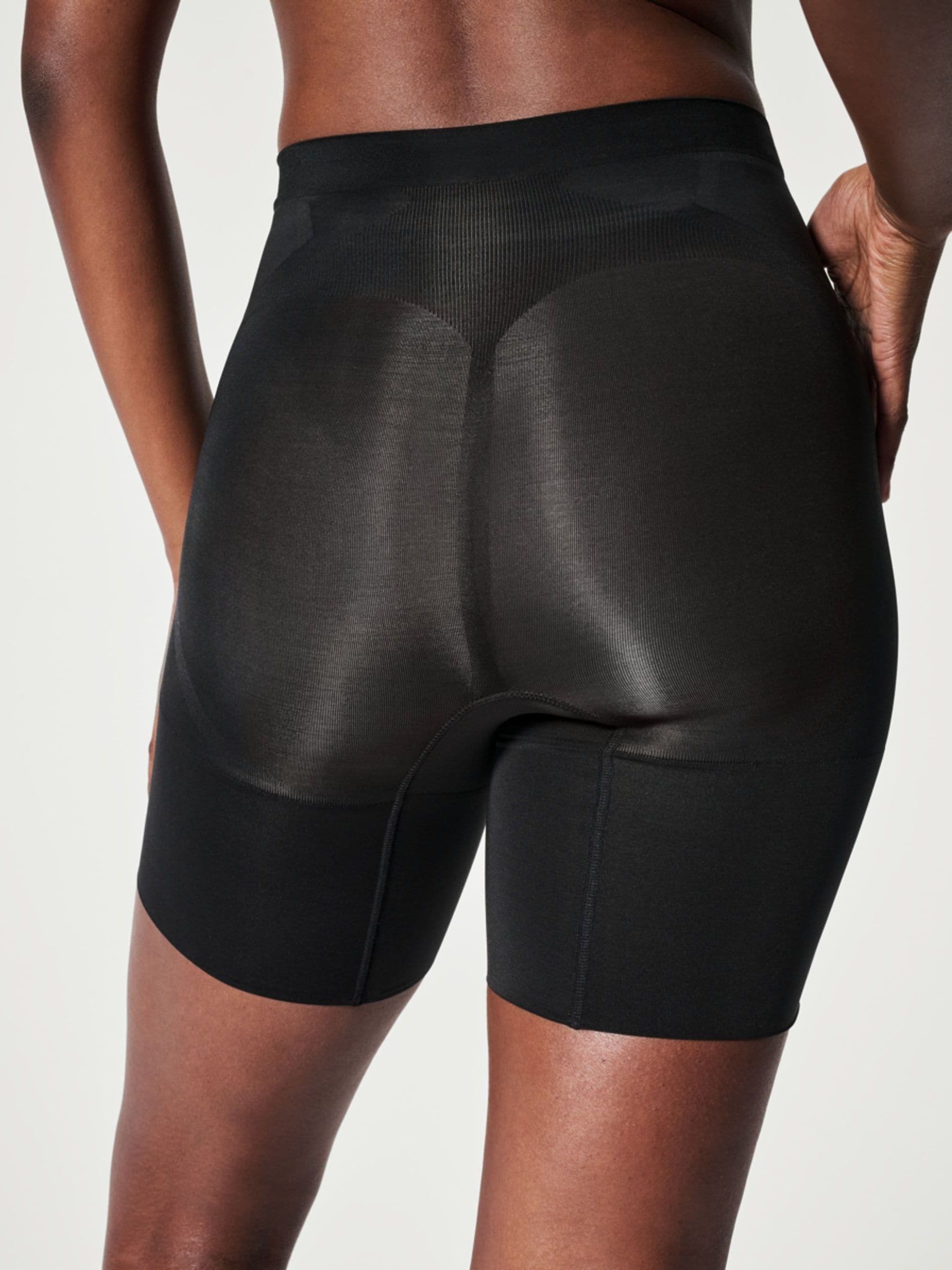 Zwart - SPANX SPANXsculpt™ OnCore short met hoge taille tot halverwege de dij