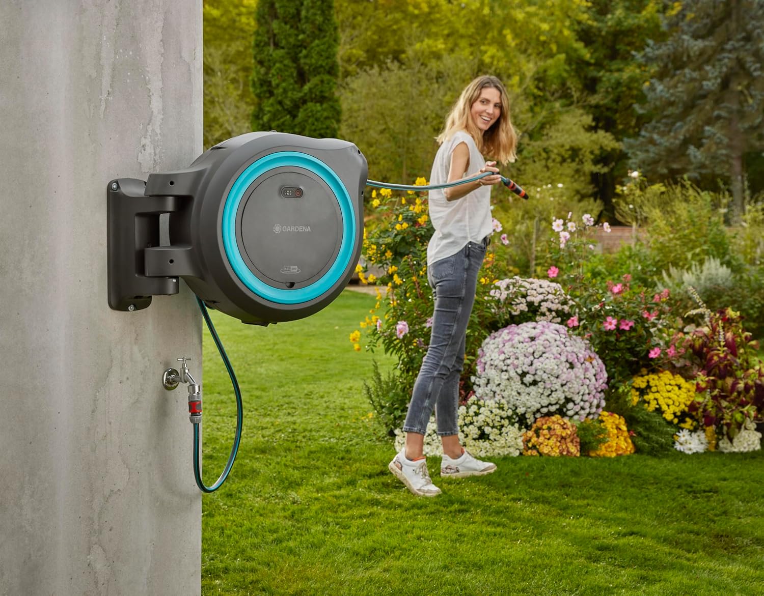 Gardena Akku-Wand-Schlauchbox PowerRoll XXL solo: Automatischer Schlauchaufroller mit 40 m Gartenschlauch, Schlauchführung und RollControll, akkubetrieben, UV- und frostbeständig (18645-55)