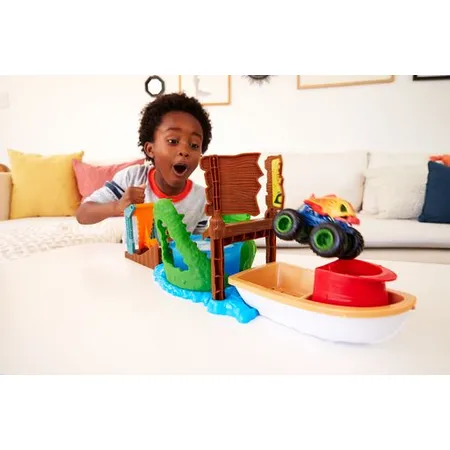 Mattel Hot Wheels Monster Trucks Color Shifters Playset (WMT)