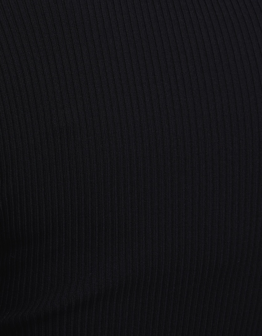 Vestido midi de manga comprida com fenda lateral