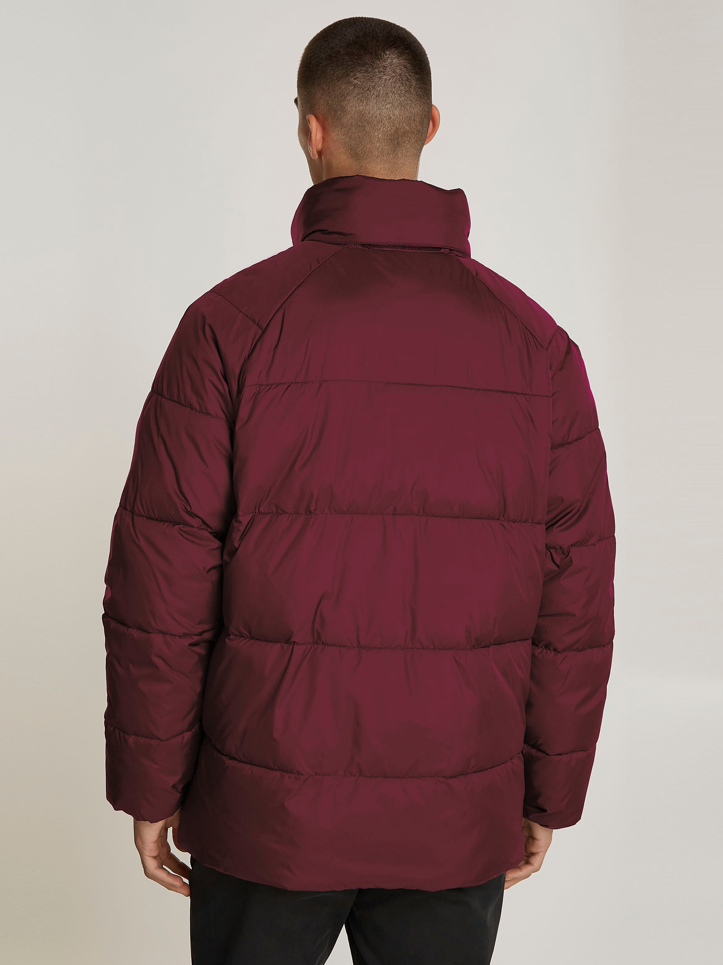 Tommy Jeans Steppjacke »TJM POLY PUFFER EXT« ohne Kapuze Winterjacke mit Stehkragen, gefüttertes Teddy, Innentaschen
