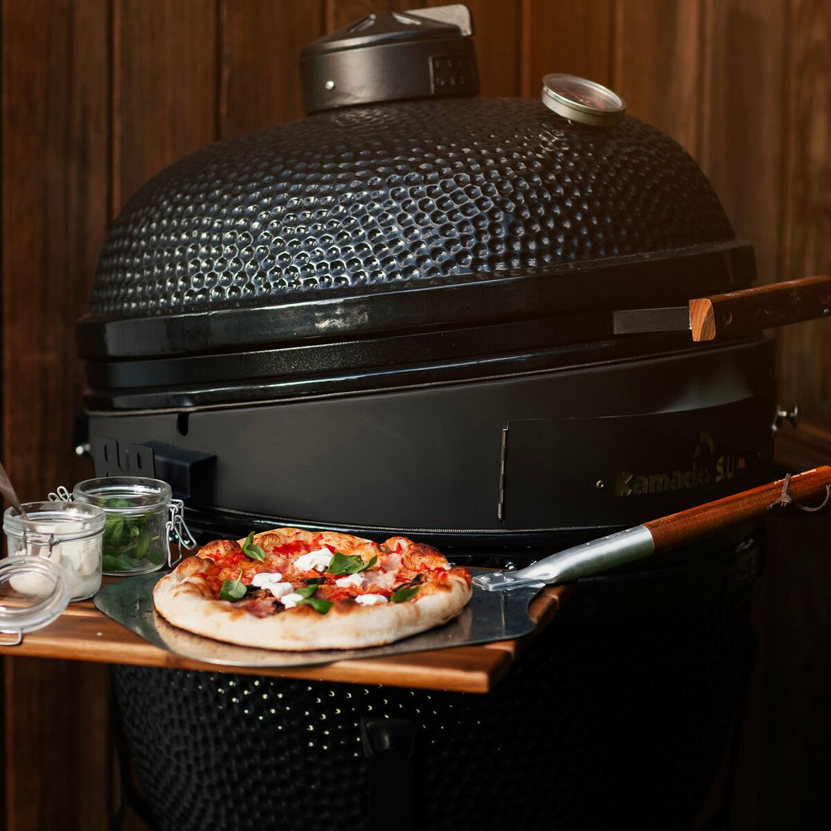 Maxi kullgrill, svart + grillmesterens rotisserie og pizzaovn