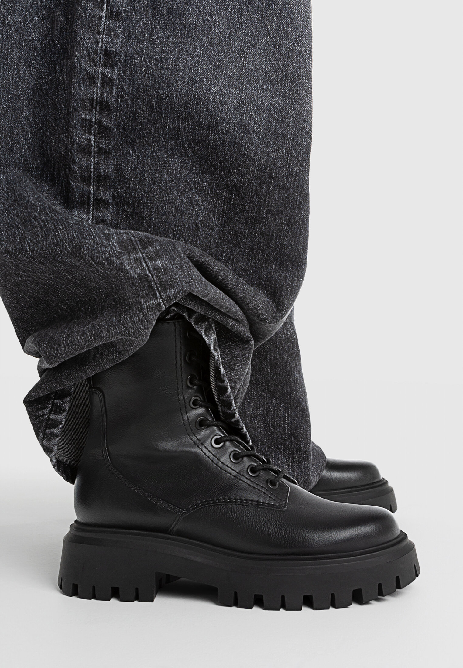Botas de cano curto sem cadarço