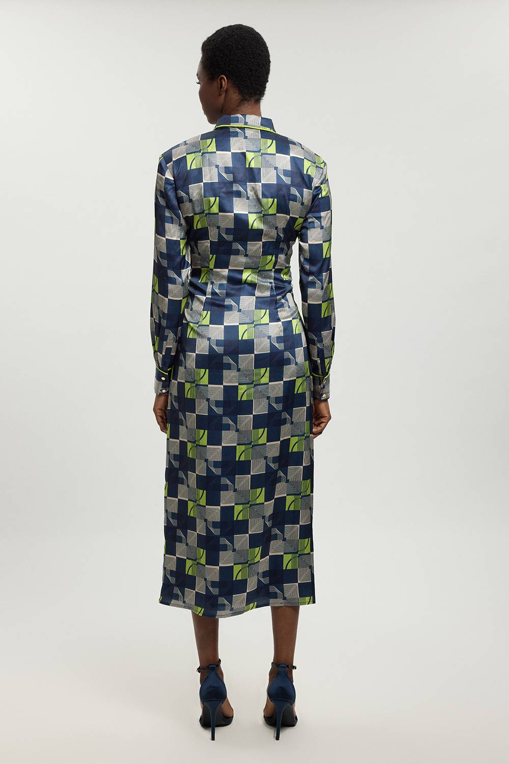 KarenMillen Robe Midi Tissée En Satin Martelé À Imprimé Géométrique Avec Ceinture À Nouer