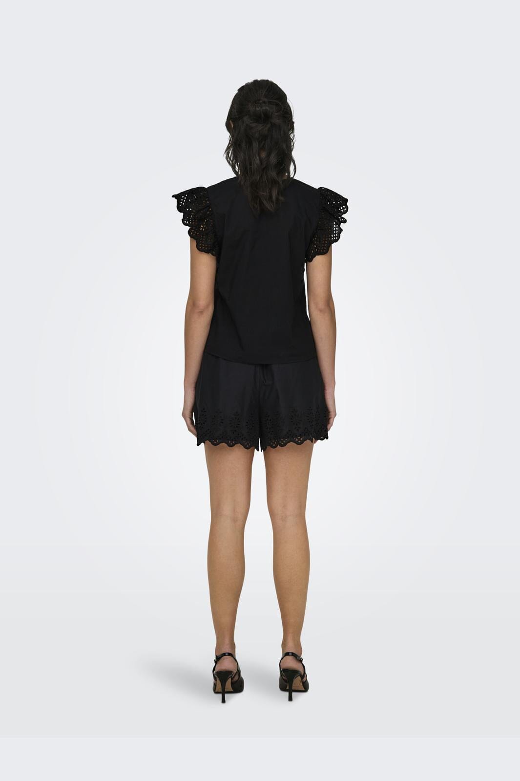 Only Onllou Life Emb S/S Frill Top 4415684 black
