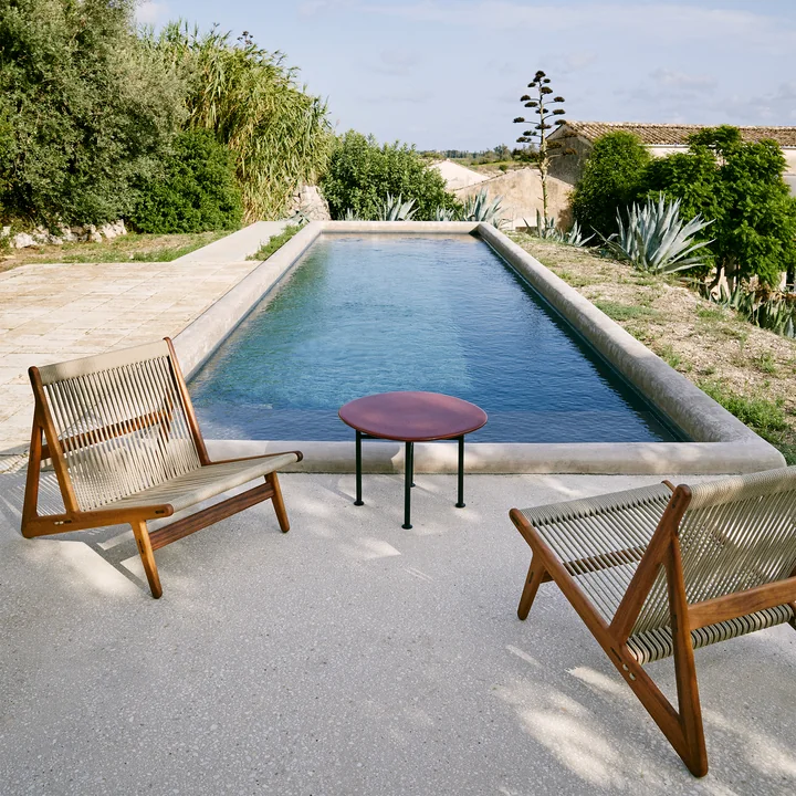 Gubi - Carmel Outdoor Lounge Tisch 75 x 75 cm, black semi matt / clam white