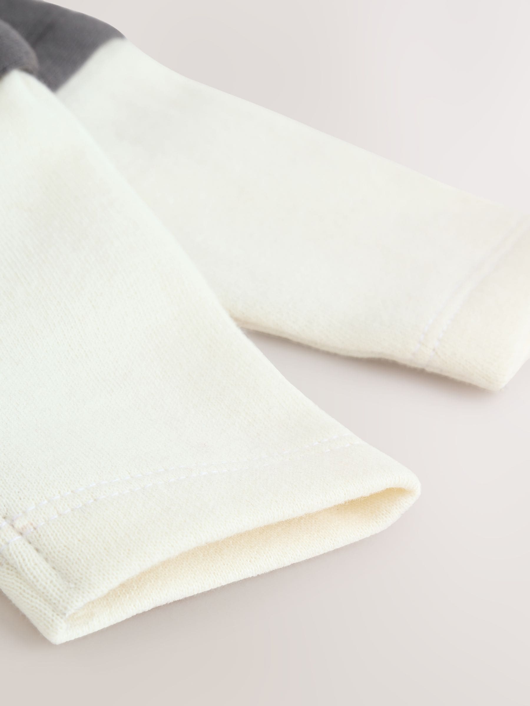 Monochroom - Babyromper met capuchon (0mnd-3jr)