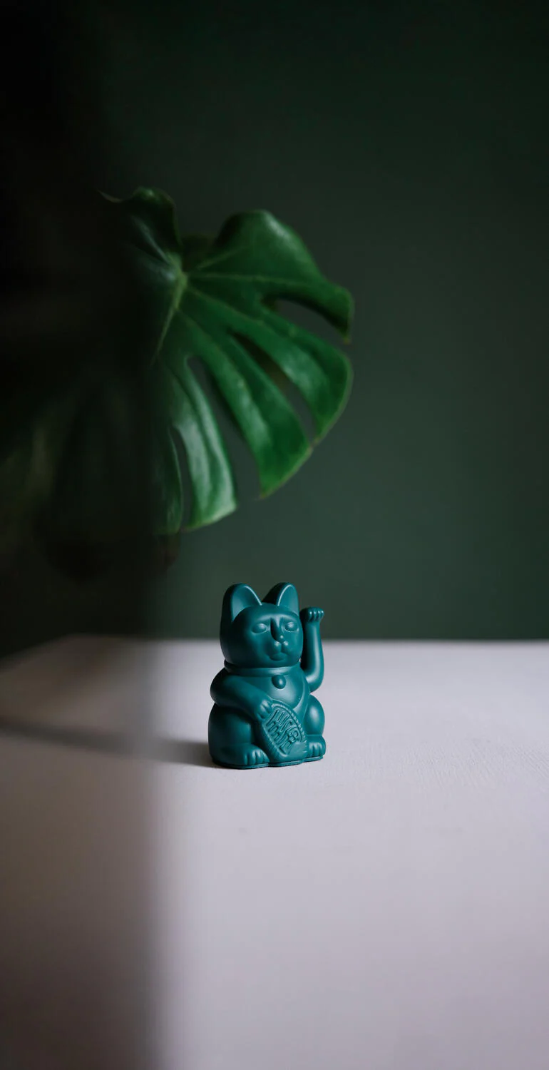 Donkey  Maneki-Neko kat, mini - grøn