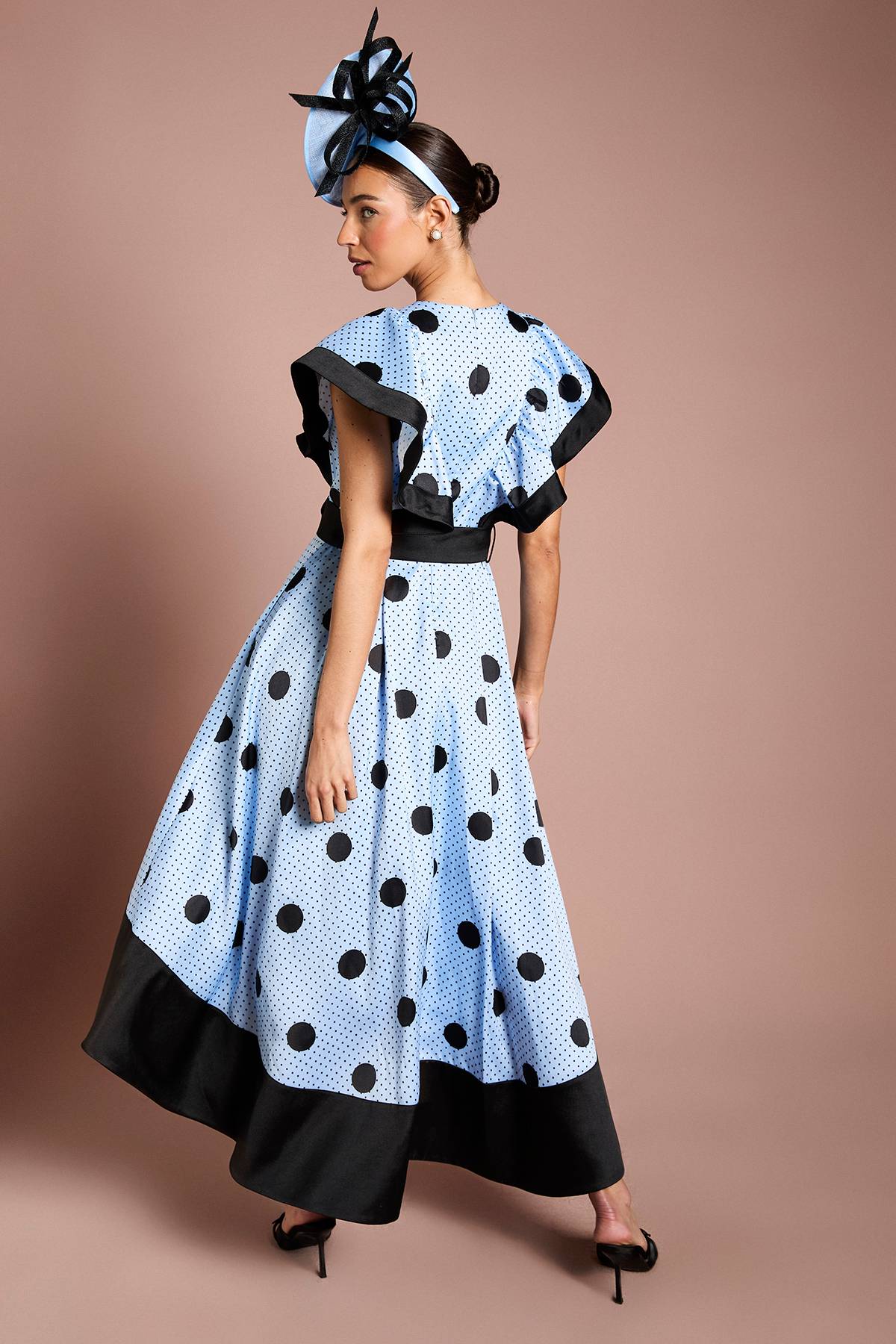 Coast Robe Midi Lisa À Imprimé Pois Tan Avec Détails Contrastés Et Ourlet Asymétrique Haut-bas