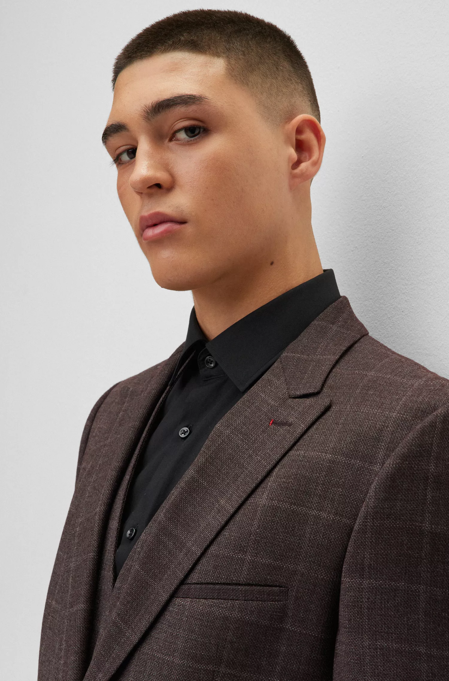 Terno HUGO vermelho, extra slim fit, em mistura de lã xadrez.