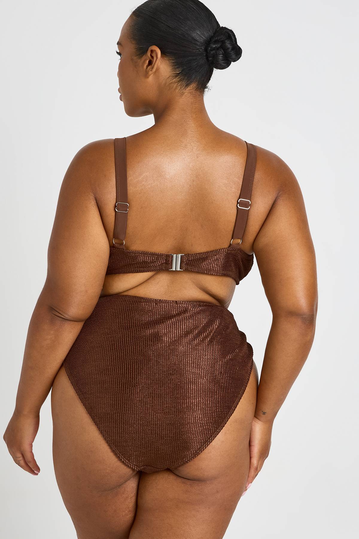 boohoo Haut De Bikini Grande Taille Métallisé Froissé À Nœud Et Bas Taille Haute