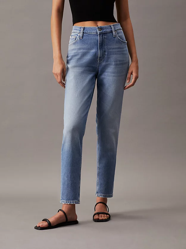 Calça jeans de mãe