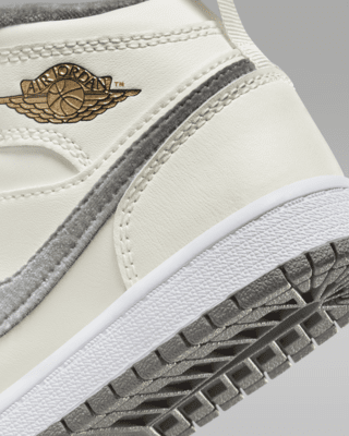 Jordan 1 Mid SE Younger Kids' Shoes