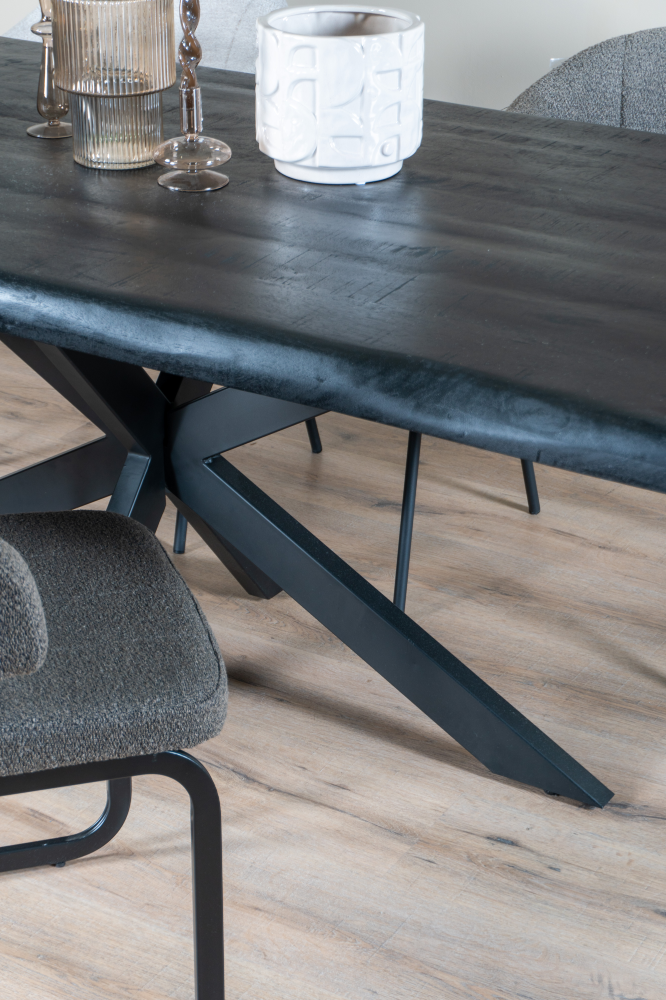 Eettafel Arvu 200 cm - Zwart Mangohout Spinpoot