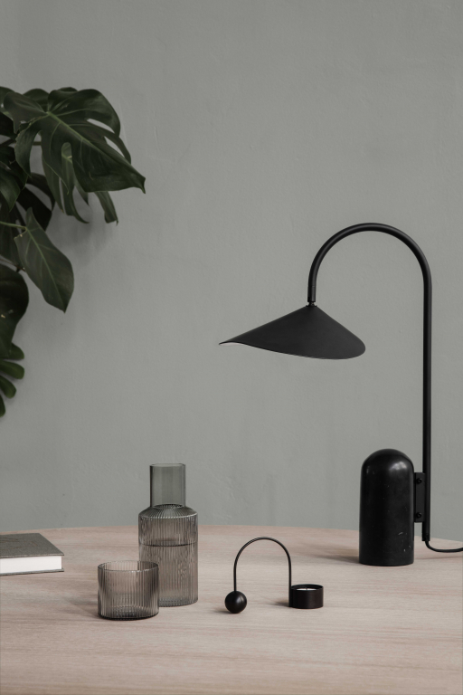 Ferm Living Arum tafellamp zwart
