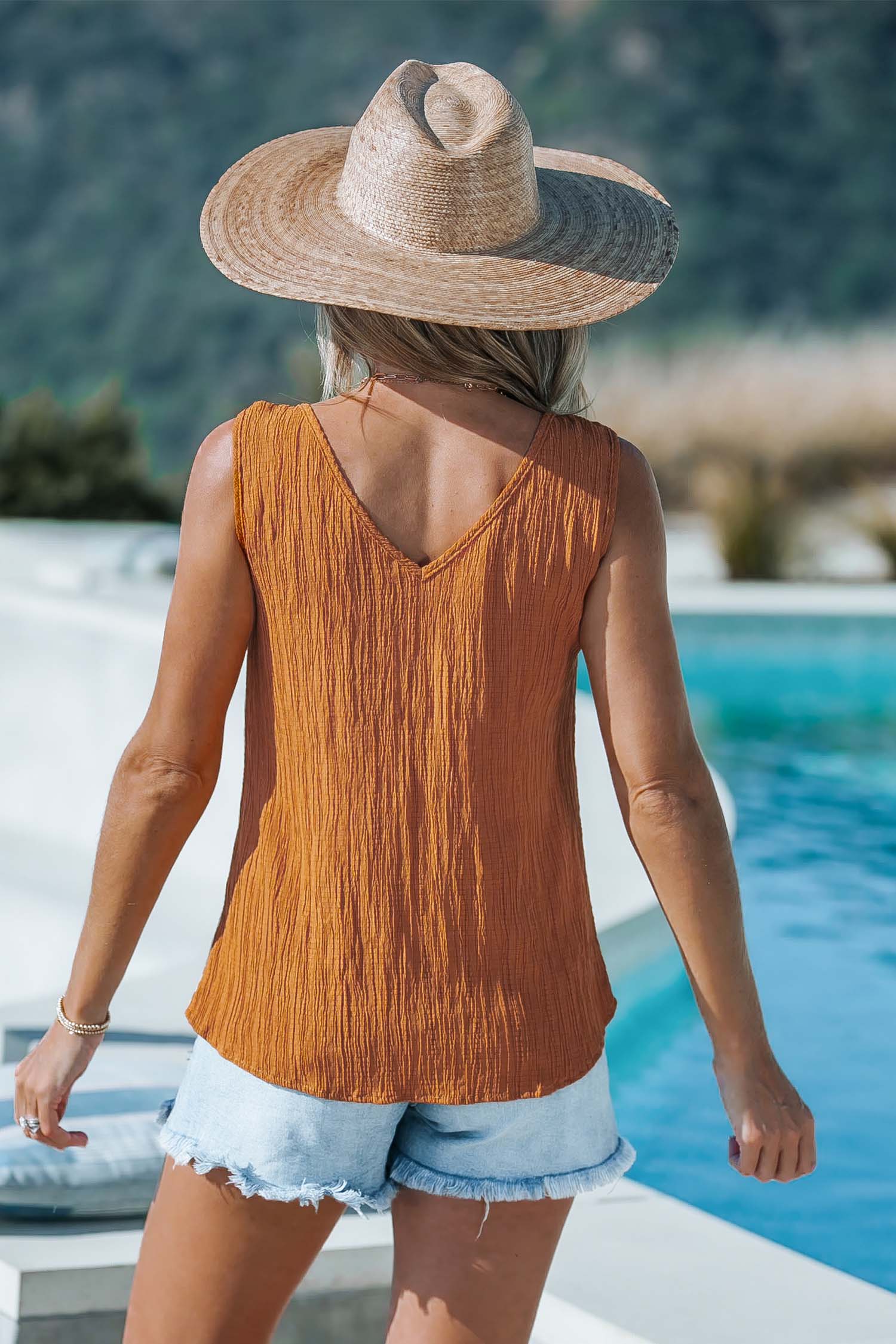 Débardeur asymétrique à blocs de couleurs orange brûlé et blanc