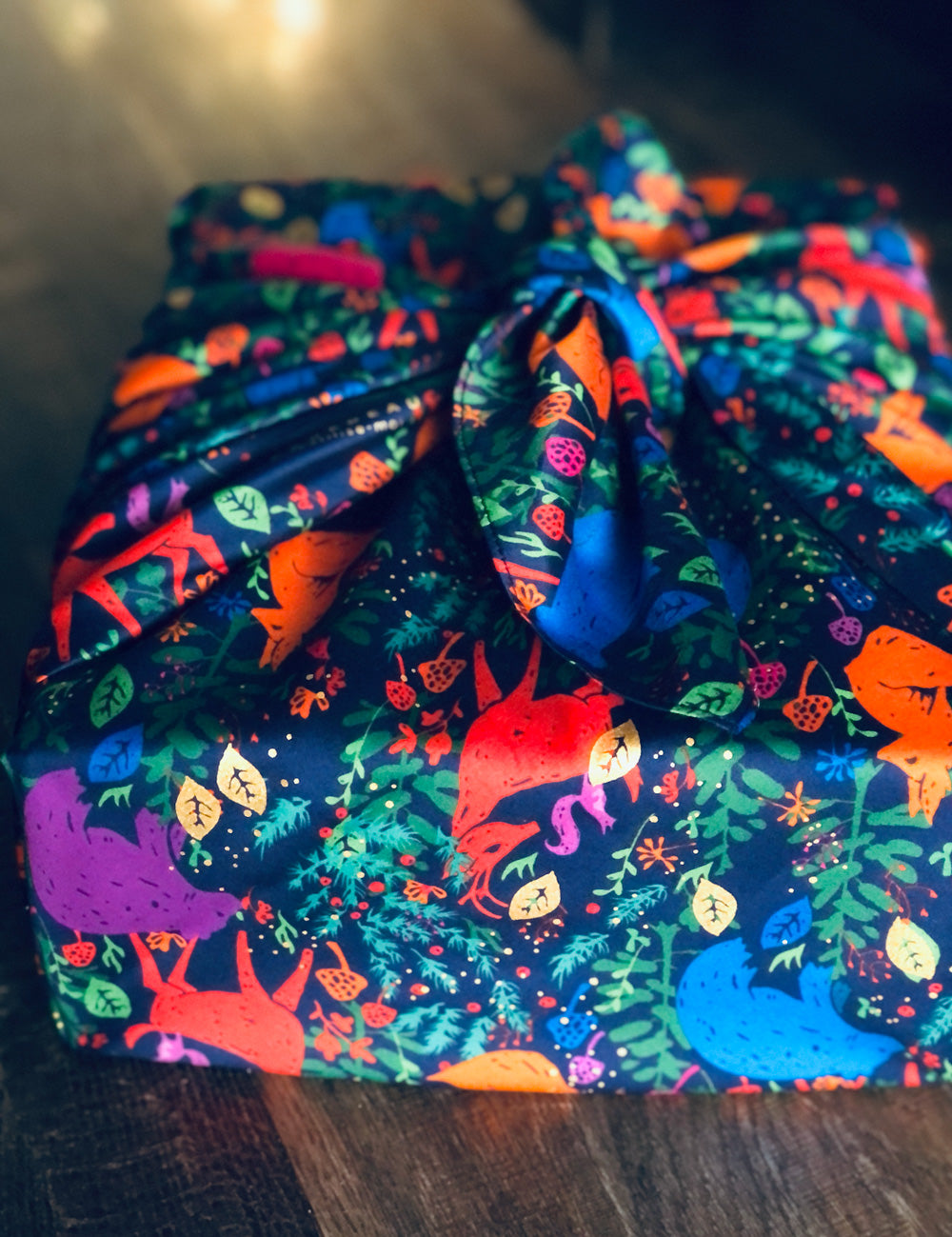 Carédeau Papier Cadeau Réutilisable Collection Luxe Satin : Le bonheur dans la pré - Taille L