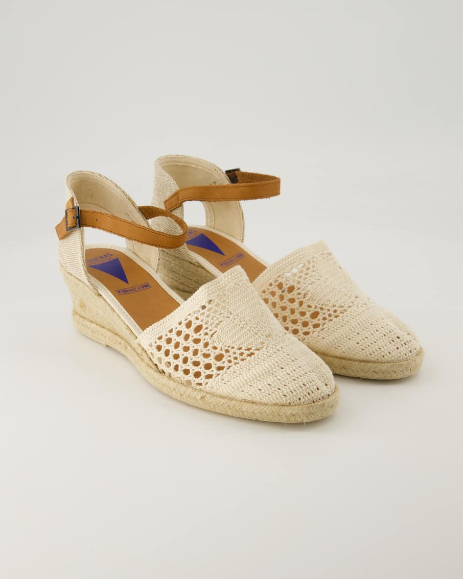 Verbenas Malena Crochet Espadrilles in Beige