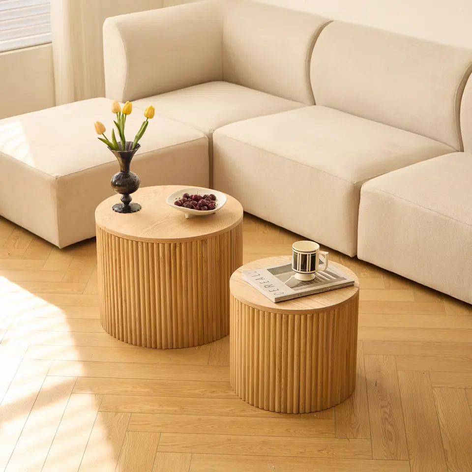 Set van 2 ronde salontafels van massief hout met opbergruimte