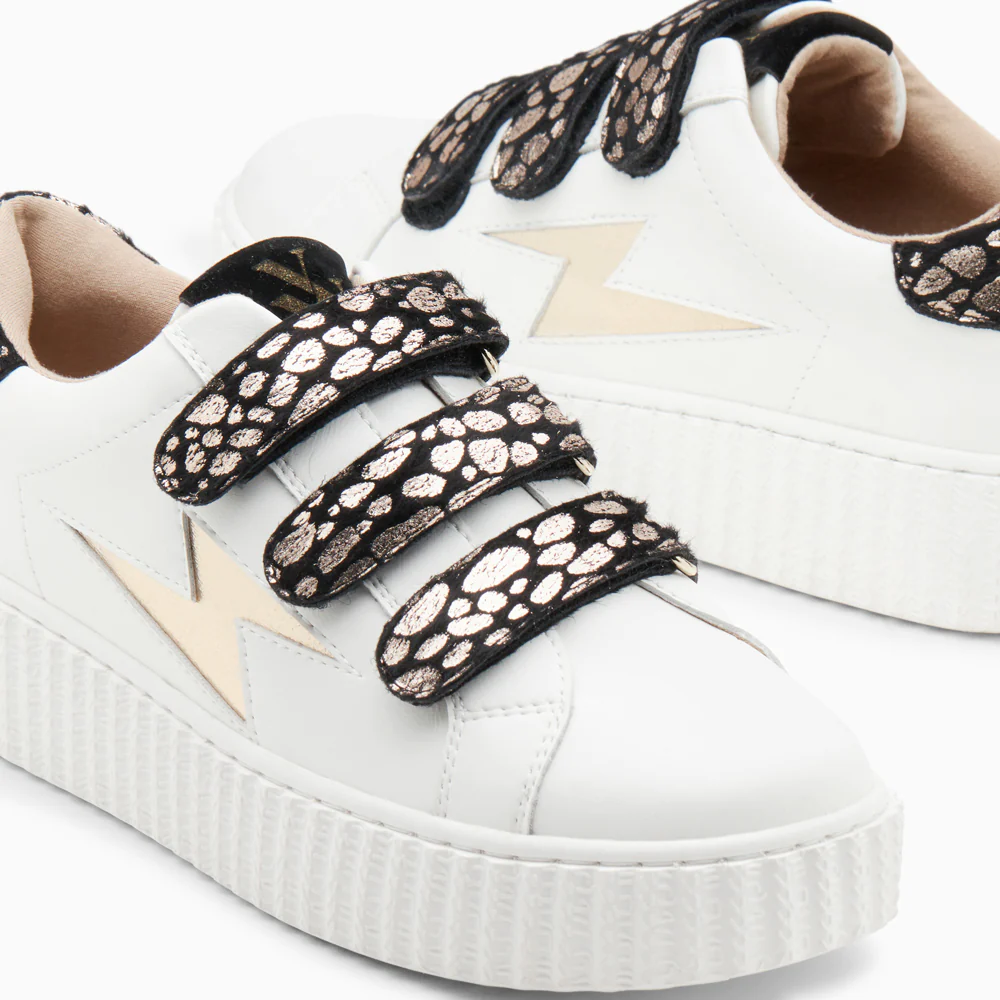 Sneakers-Baskets éclair Daisy blanc et or à scratchs léopard